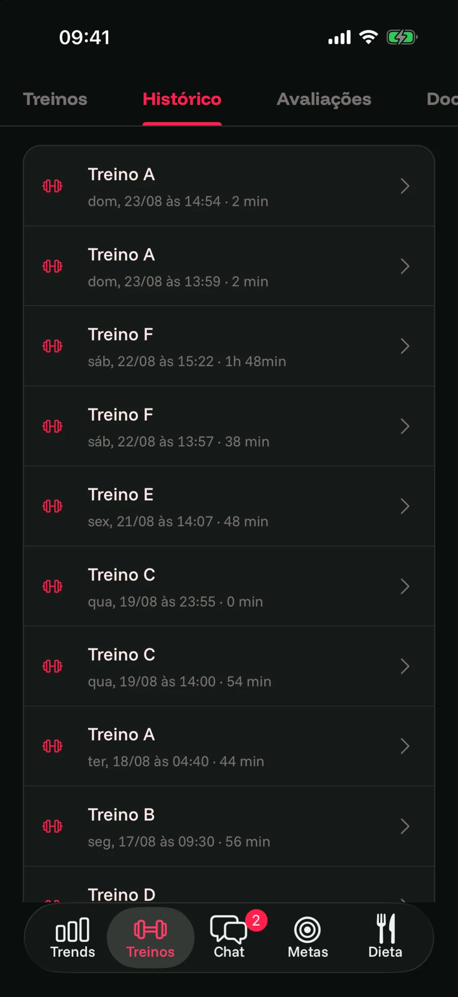 iPhone com o histórico de treinos do aluno no BulkFit, com a data e a duração de cada sessão